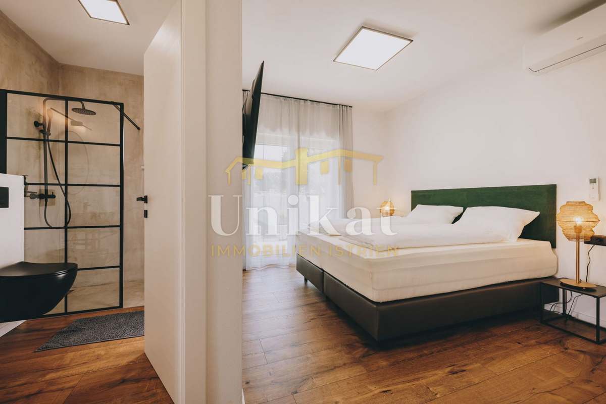 Samostojna hiša s bazenom - 17 km od morja